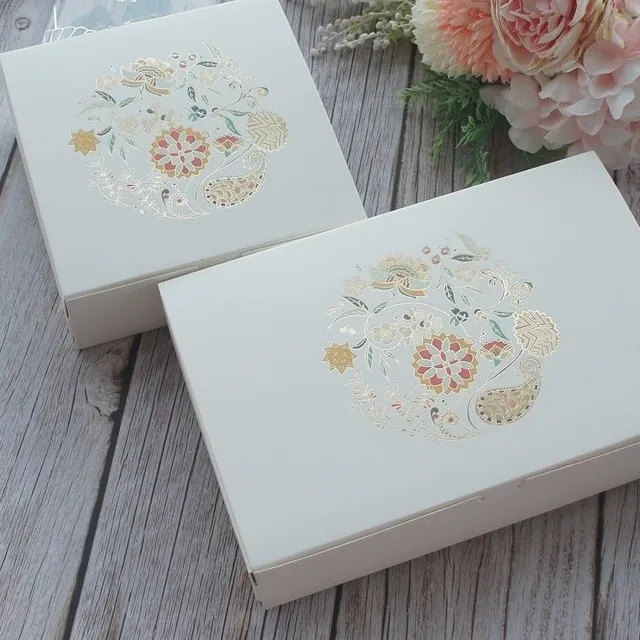 Gift box with flowers 10 pcs