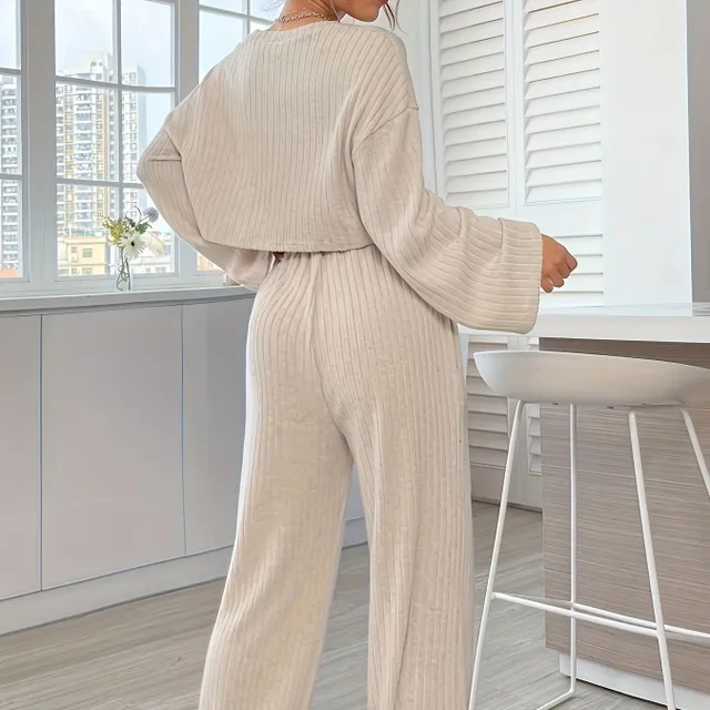 Casual two-piece set: Belt with knitwear and wide trousers with high waistline