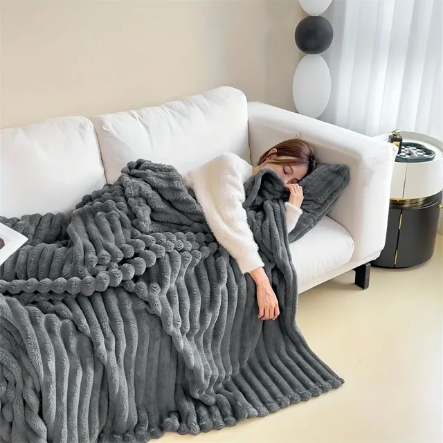 Double-sided soft blanket made of artificial rabbit fur for cozy moments