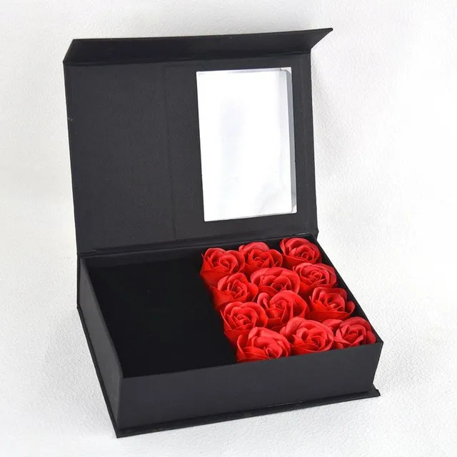 Gift box with chain and roses