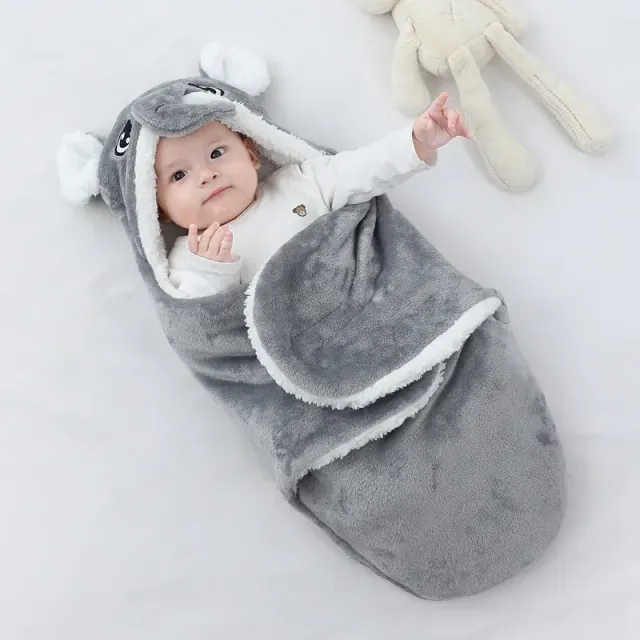Roztomilý zimní zavinovací spací vak pro novorozence z vlny s kreslenou kapucí