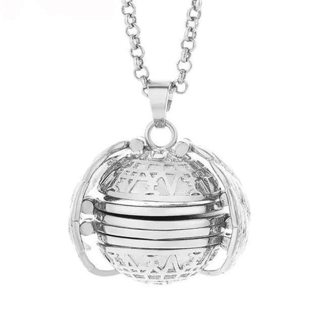 Photo necklace locket for 4 pictures