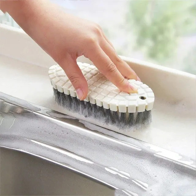 Flexible cleaning brush