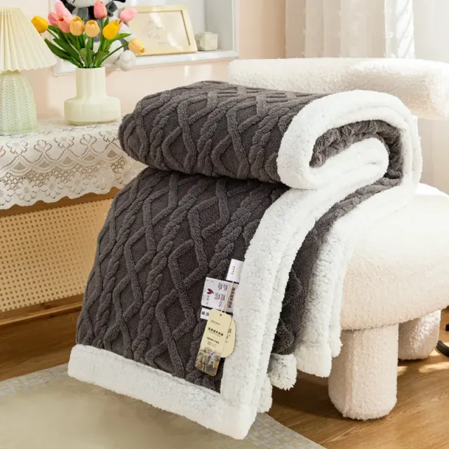 Warm and soft blanket made of wool and sherpa fleece, double-sided