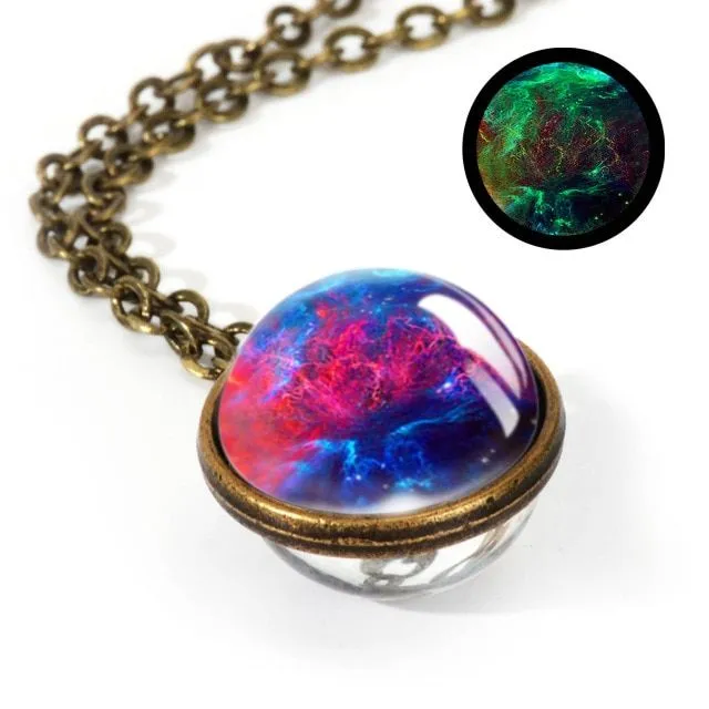 Collier stylé avec la planète SPACE