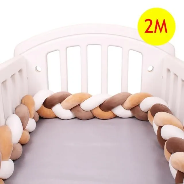 Crib mattress cover in the shape of a braid