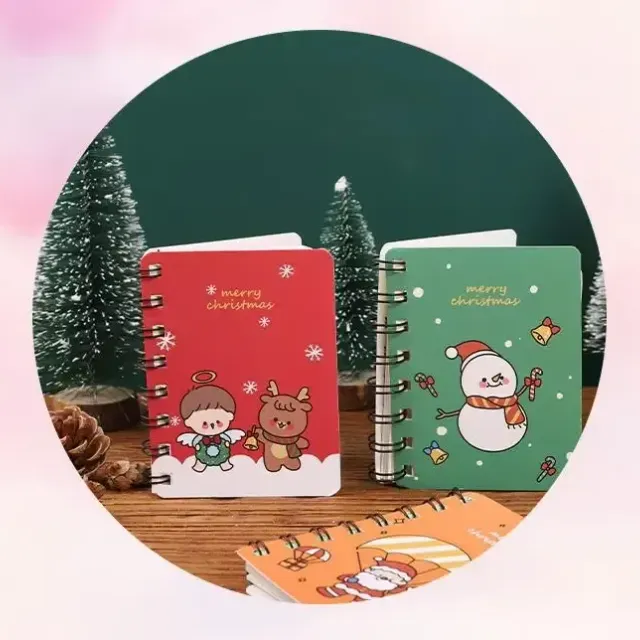 Ensemble de 12 carnets à spirale avec motifs de Noël