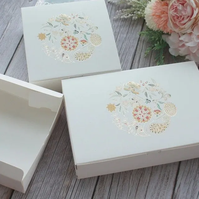 Gift box with flowers 10 pcs