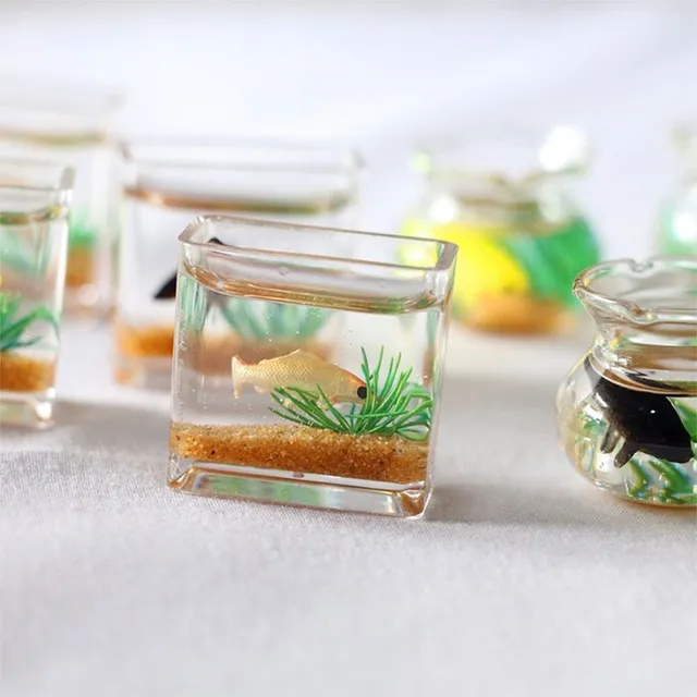 Trendy miniature aquarium into the dollhouse