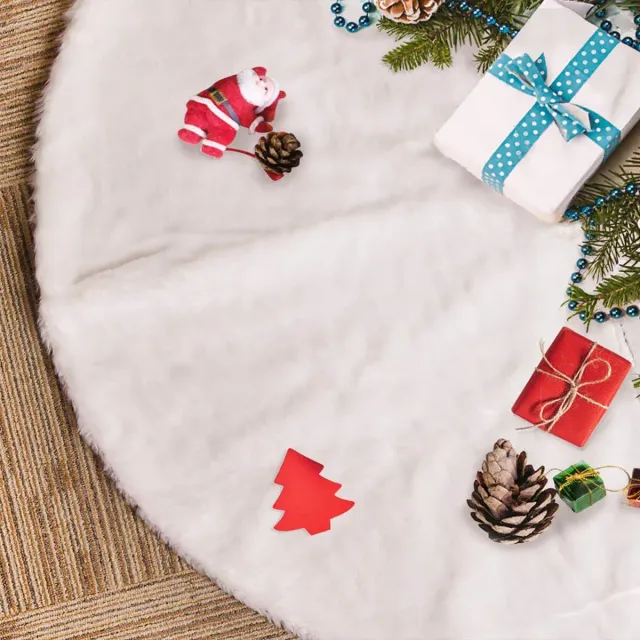 Vianočný plyšový koberec pod stromčekom čisto biely