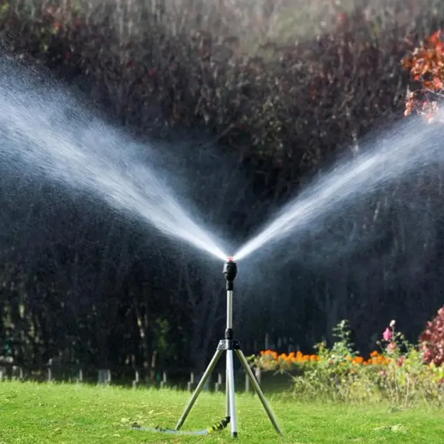 Altitude adjustable automatic sprayer with rotating tripod and 360° rotation