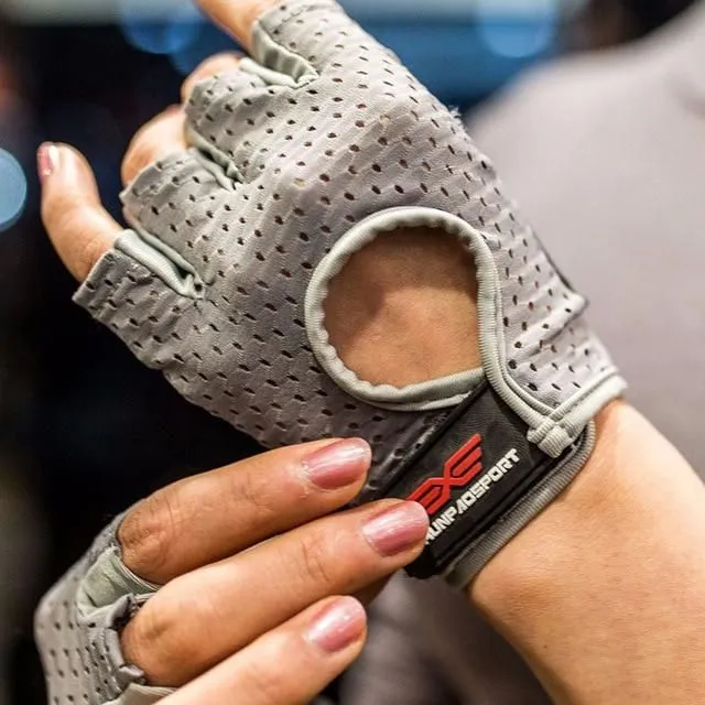 Women's fitness gloves