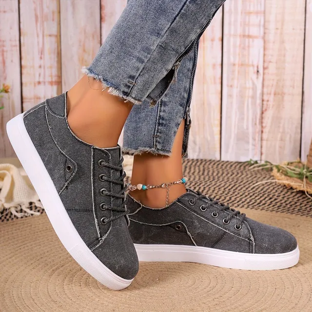 Women's single-colored sneakers, laced, light with soft sole, for skateboarding and comfortable walking