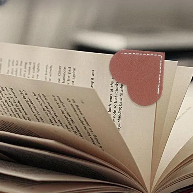 Praktická ručně šitá kožená záložka do knihy v designovém provedení srdíčka - více barev Ibrahim