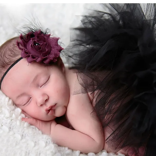 Skirts and headbands for baby photoshooting