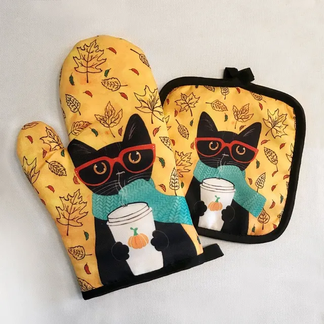 Silly Cats kitchen mitt set