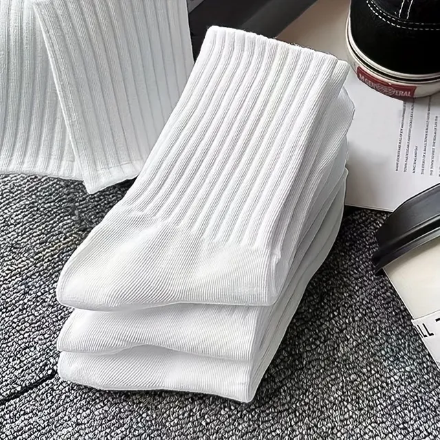 6 pairs of comfortable and breathable socks with pattern