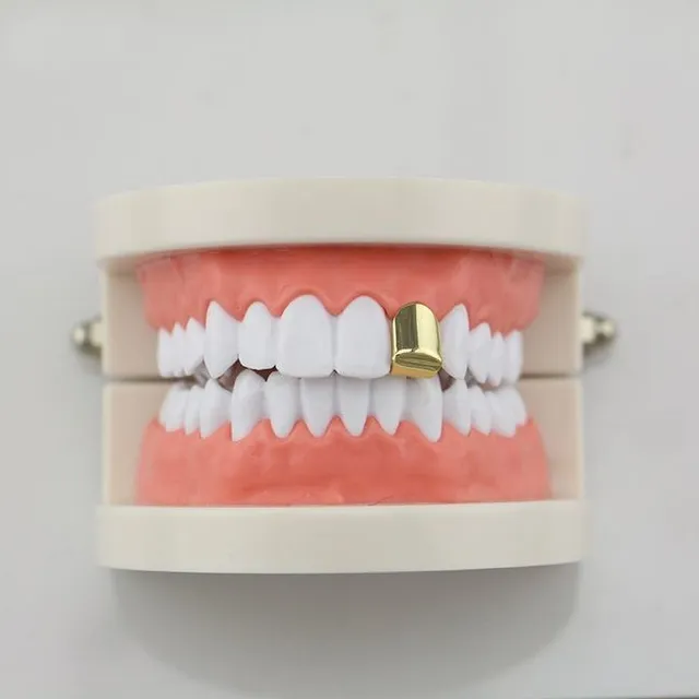 Umělý zub na maškarní - 4 barvy