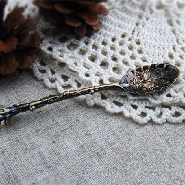 Decorative teaspoon with flowers