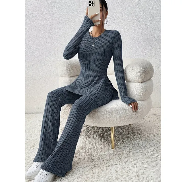 Ladies' two-piece set in ribbed knit - long sleeves, slit, bell bottoms