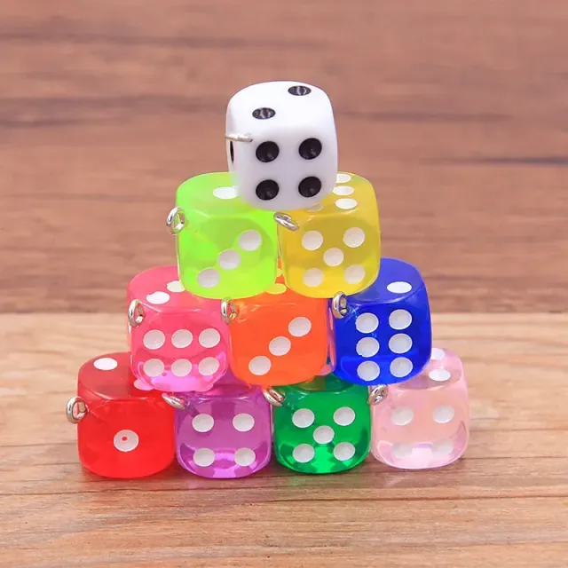 Pandantive stilizate în formă de cuburi de joc - mai multe variante de culori, 10 bucăți în pachet
