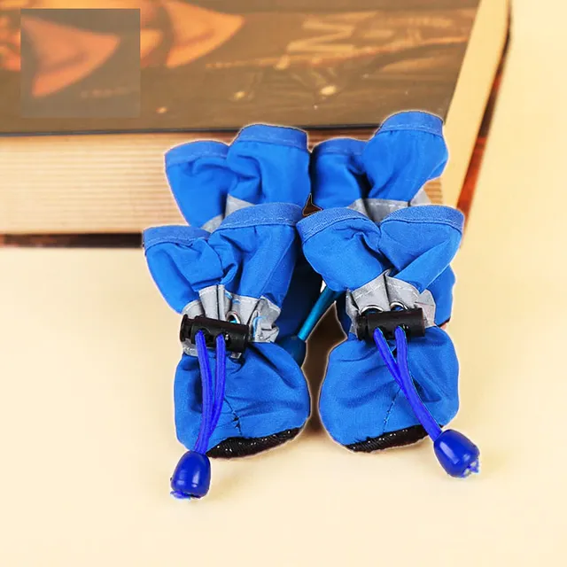 Krásne protišmykové topánky pre psov Blue S