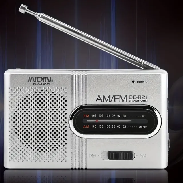 Mini radio con antenna telescopica e connettore per cuffie