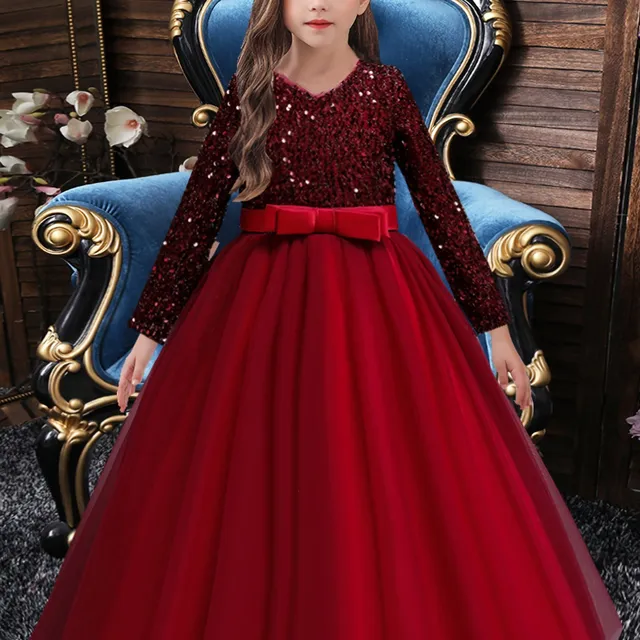 Beautiful dress of a princess with long sleeves, tulle stitching and sequins for birthdays, weddings, beauty contests, parties and balls.