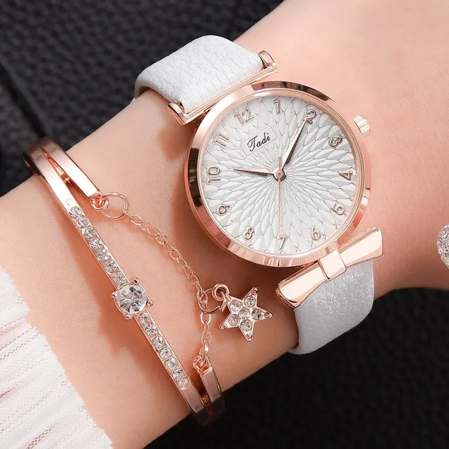 Women's wristwatch with elegant pattern