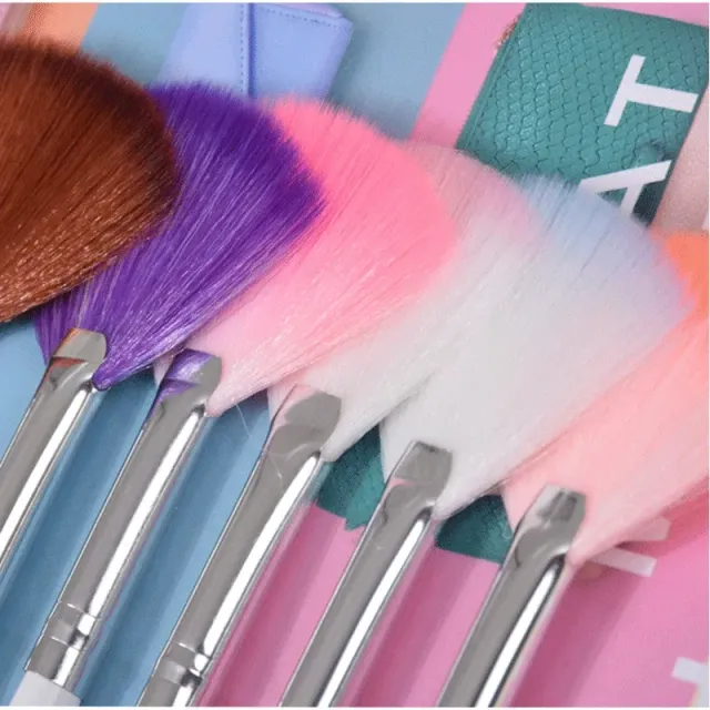 Fan brush suitable for masks and brightener - more color variants