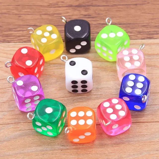 Stylové přívěsky ve tvaru hracích kostek - více barevných variant, 10 kusů v balení