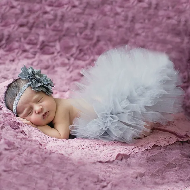 Skirts and headbands for baby photoshooting