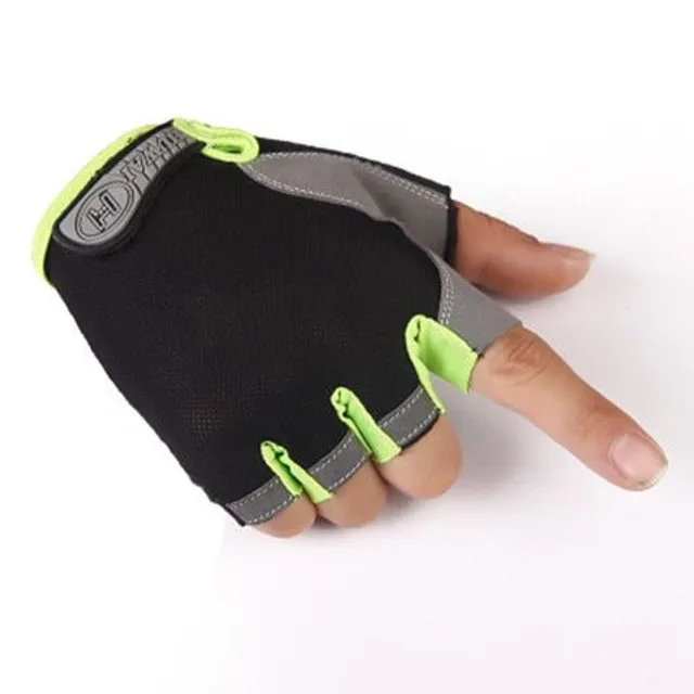 Cycling gloves with anti-slip treatment