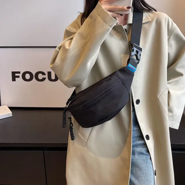 Praktická dámska cestovná taška na pas v módnych farbách