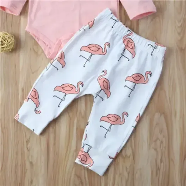 Detský kombinéza s krátkymi rukávmi a dlhými nohavicami s flamingom a čelenou