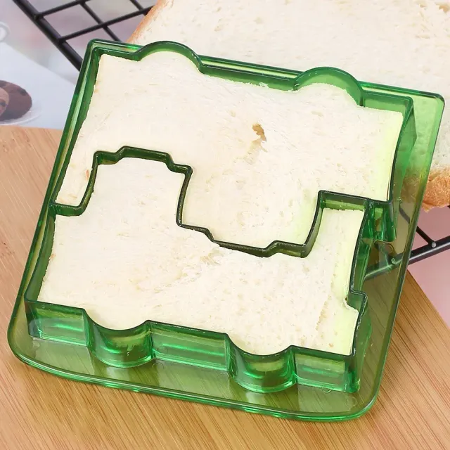 Universal sandwich pie set for easy and efficient shaping of sandwiches, pastries and cookies