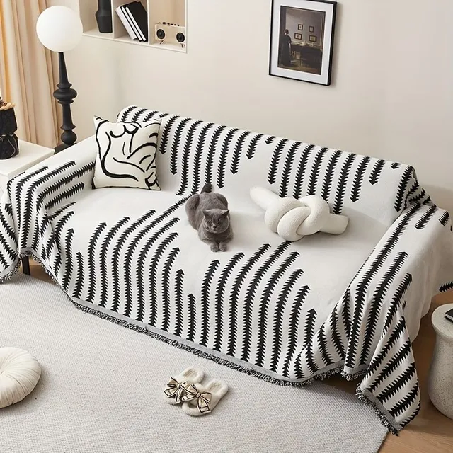 Universal year-round bedspread with hair on sofa against scratching animals, dirty and unslippery