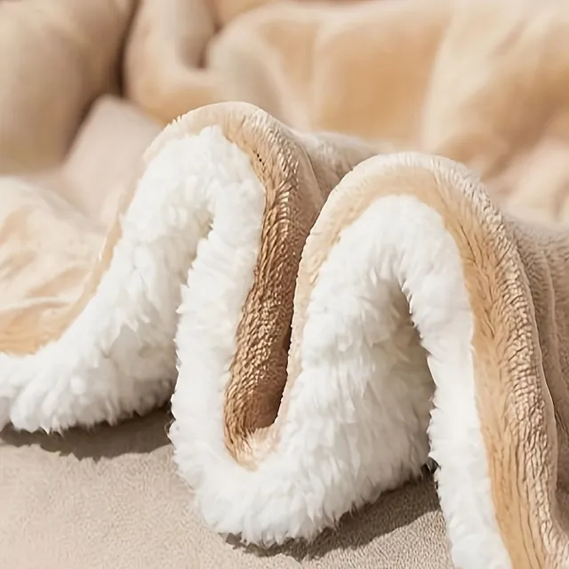 Luxurious double layer blanket made of thick sherpa fleece