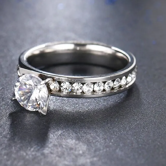 Elegantný zásnubný prsteň s kamienkom