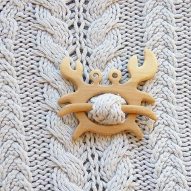 Stylowa drewniana broszka pasująca do swetrów - kilka różnych wersji Kelechi