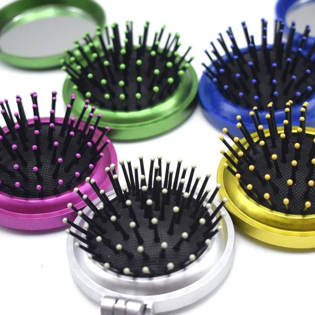 Travel brush for hair