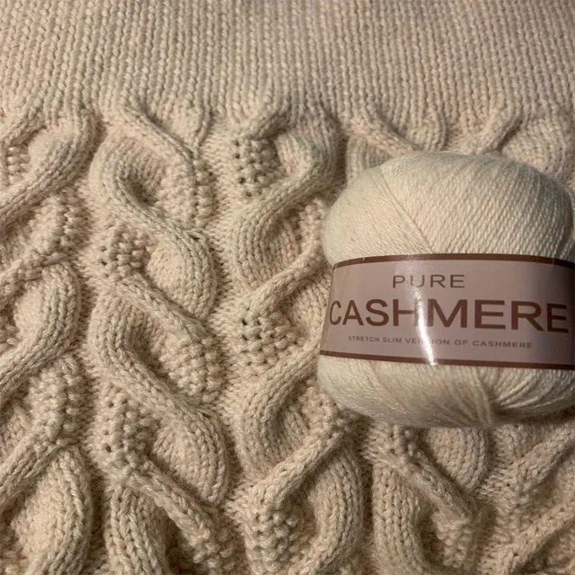 Beautiful 98% cashmere yarn for hand knitting and crochet - soft and suitable for machines - ball for scarves, sweaters and more