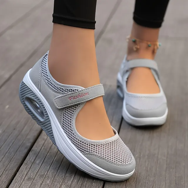 Comfortable outdoor shoes with belt around the ankle