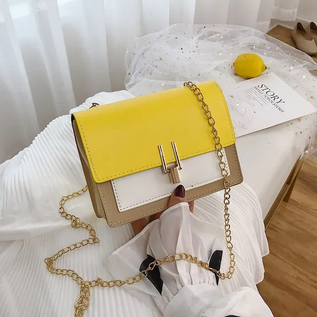 Geantă crossbody mică din piele cu lanț auriu