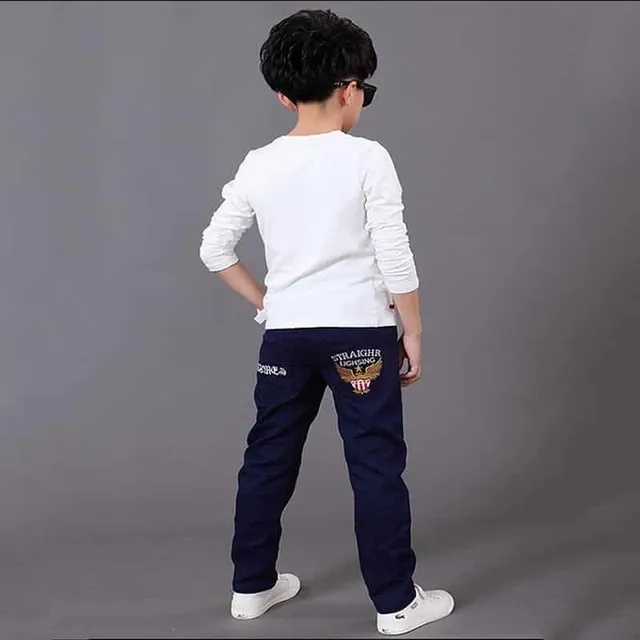 Chlapčenské nohavice s výšivkou
