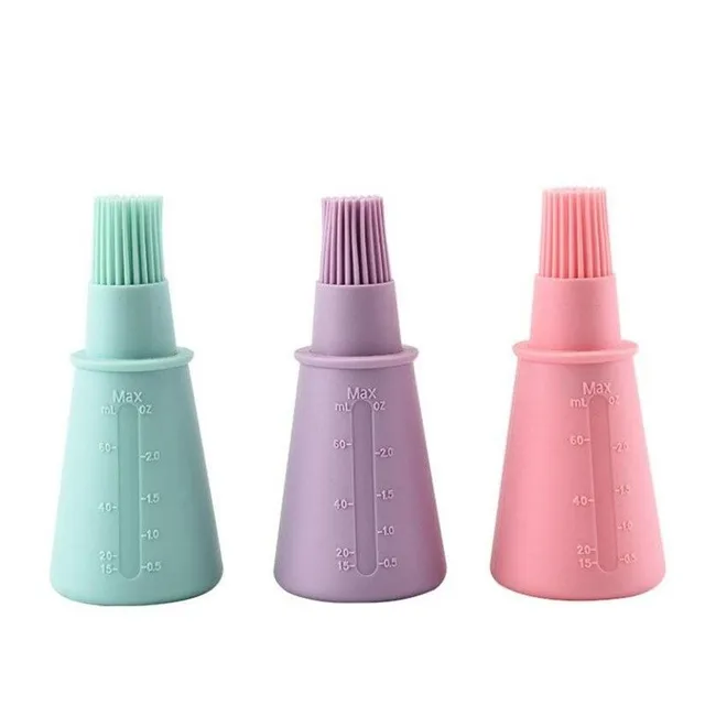 Silicone brush with oil container