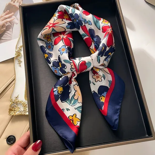 Luxusní hedvábný čtvercový šátek pro ženy s módními vzory