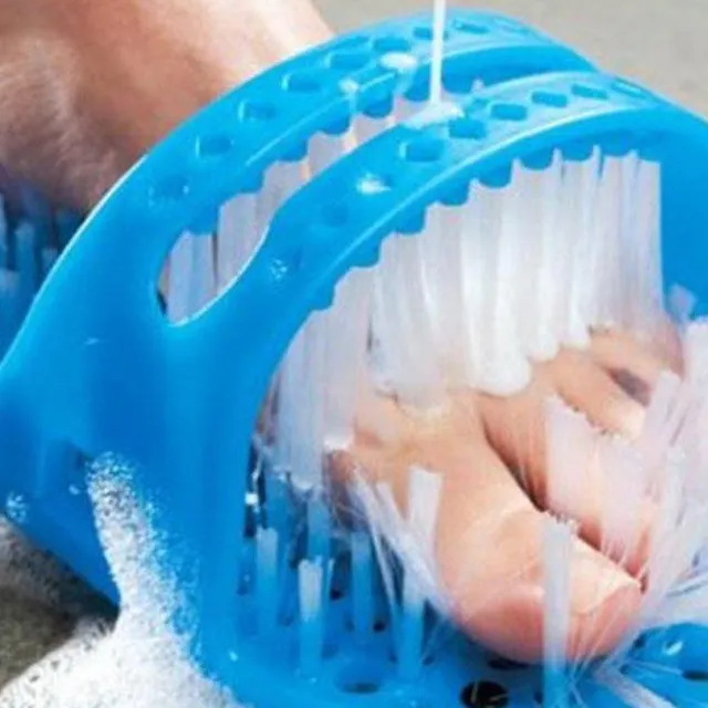 Shower brush for feet with suction cups