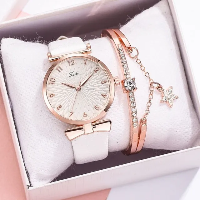 Women's wristwatch with elegant pattern