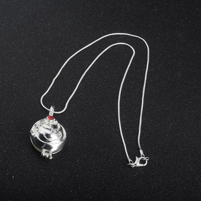 Modern classic necklace from The Vampire Diaries